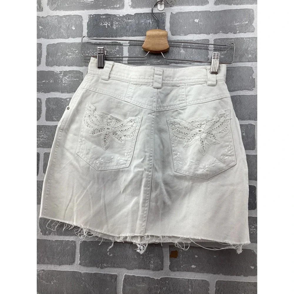 Vintage Together! White Denim Mini Skirt Floral Lace Butterfly Pockets‎ Size 6 T